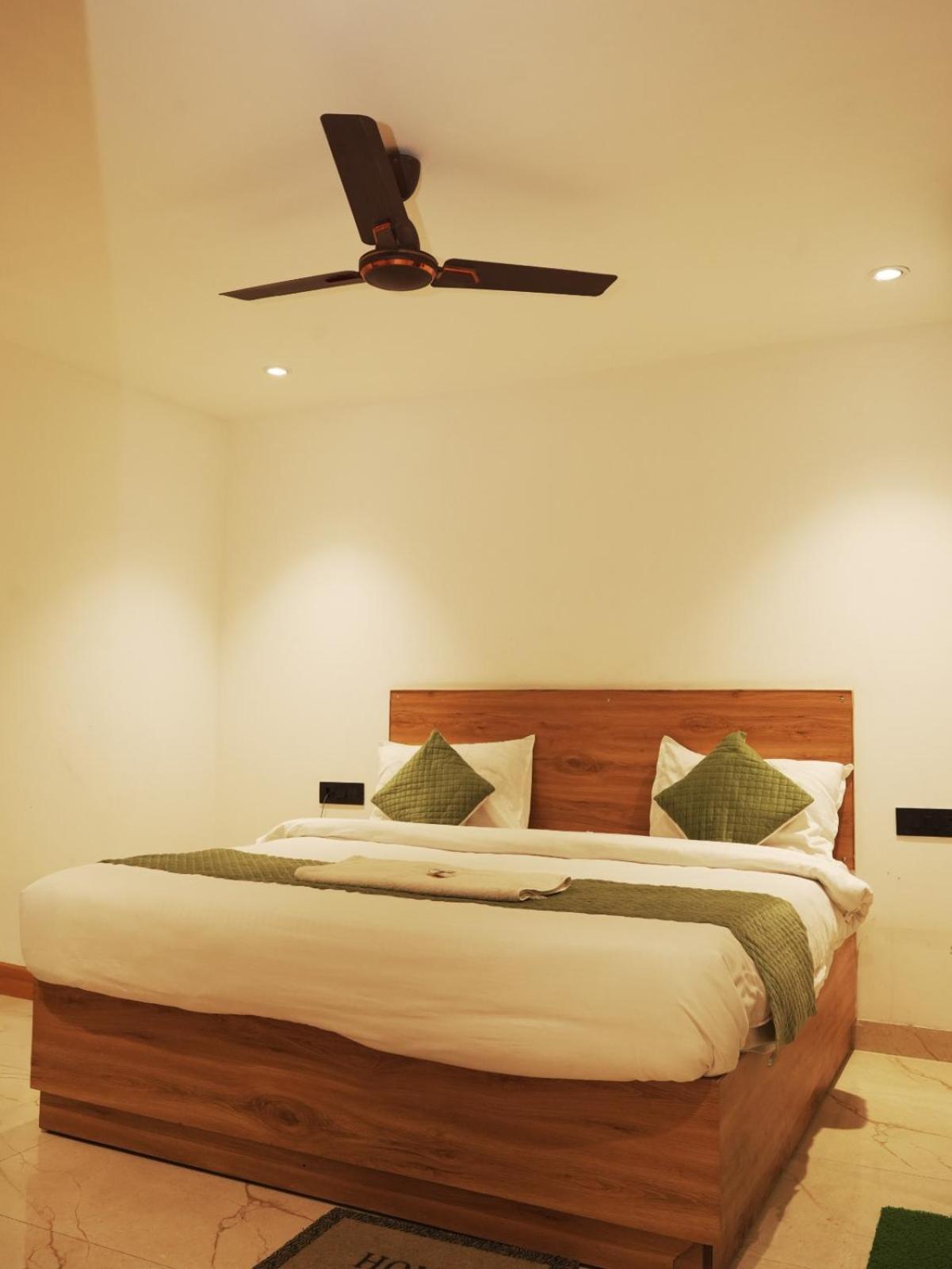 Hotel Star Delhi -free Airport Pickup New Delhi