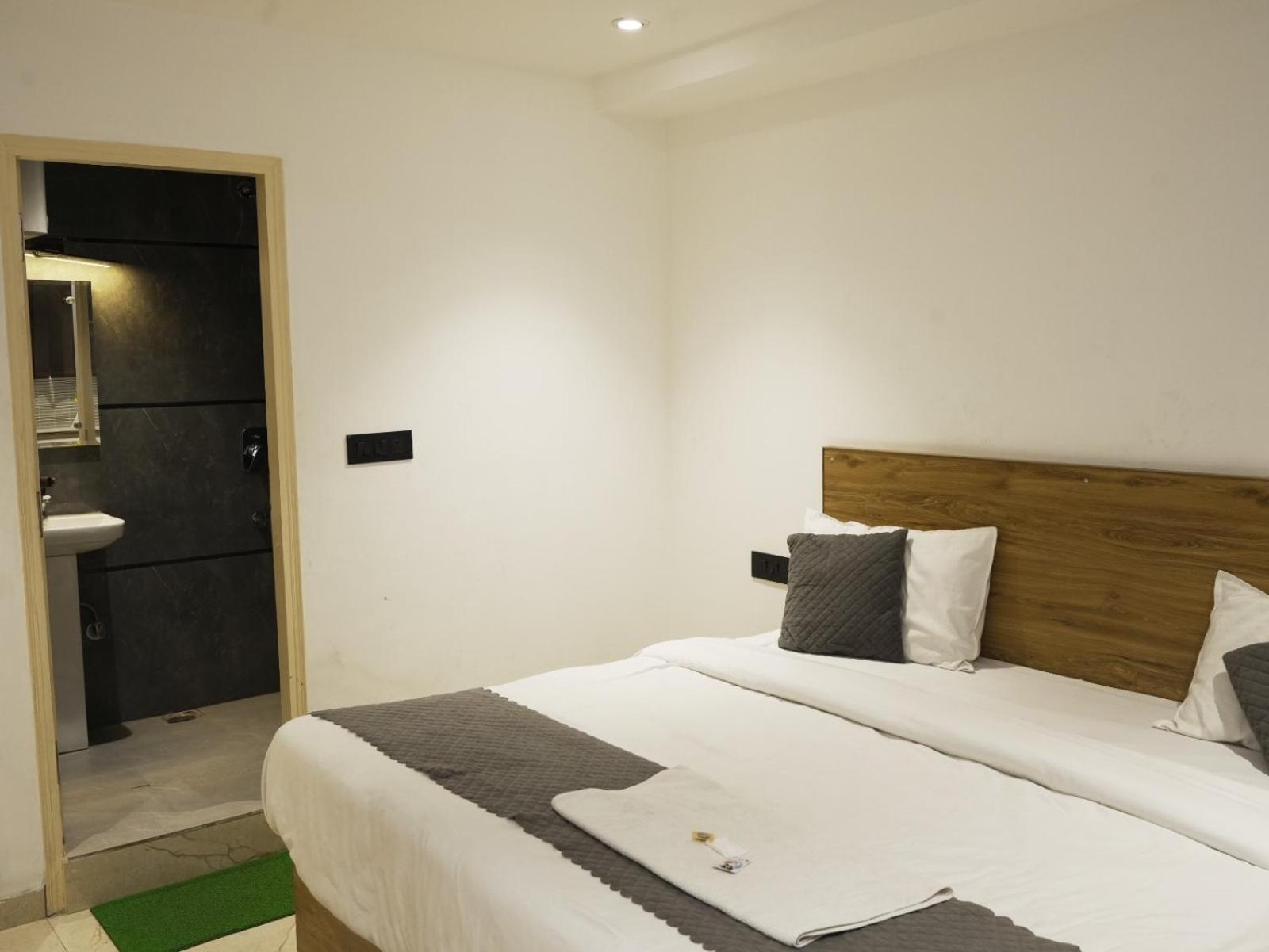 Star Delhi -free Airport Pickup Hotel