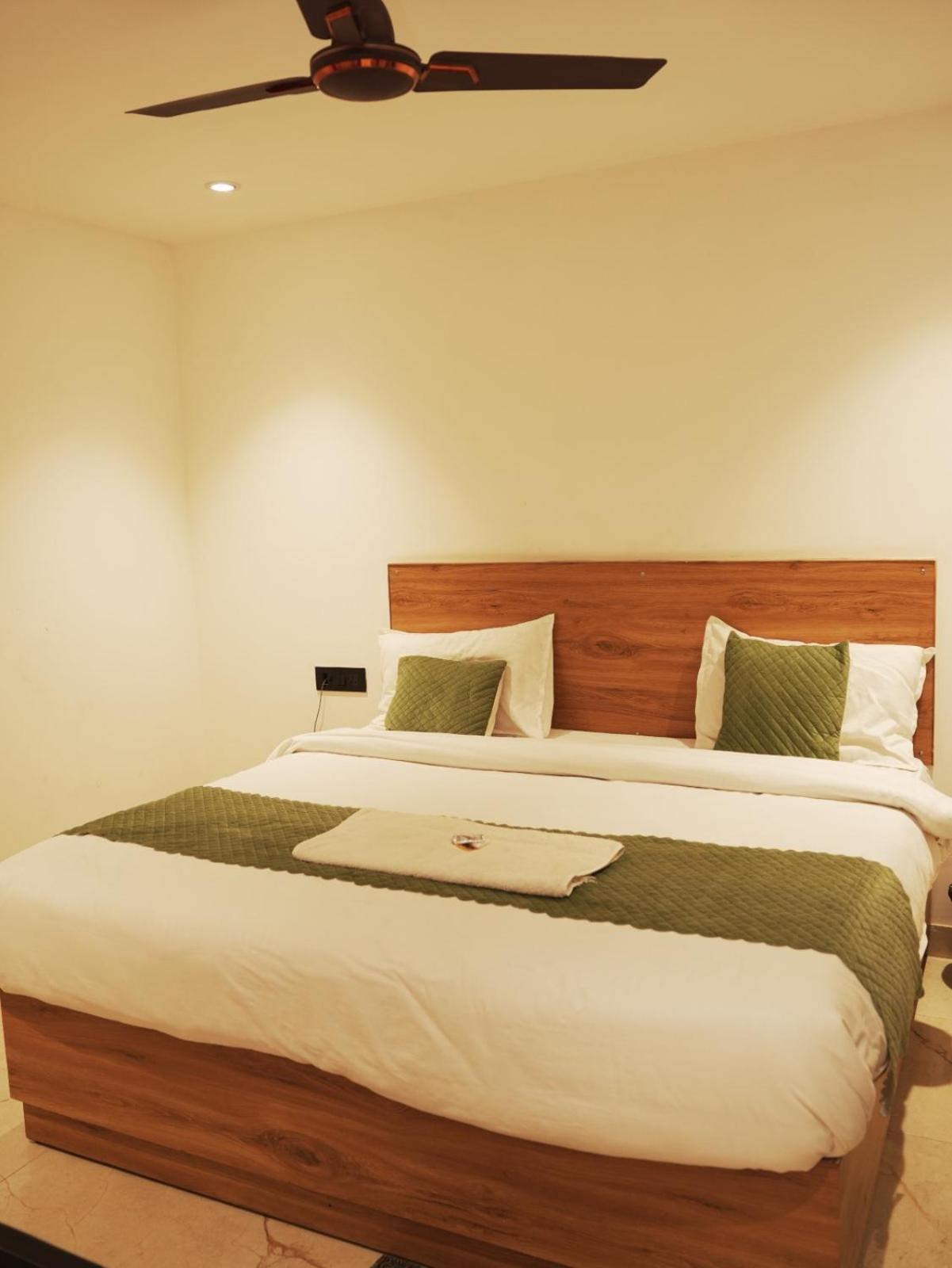 Hotel Star Delhi -free Airport Pickup 4*