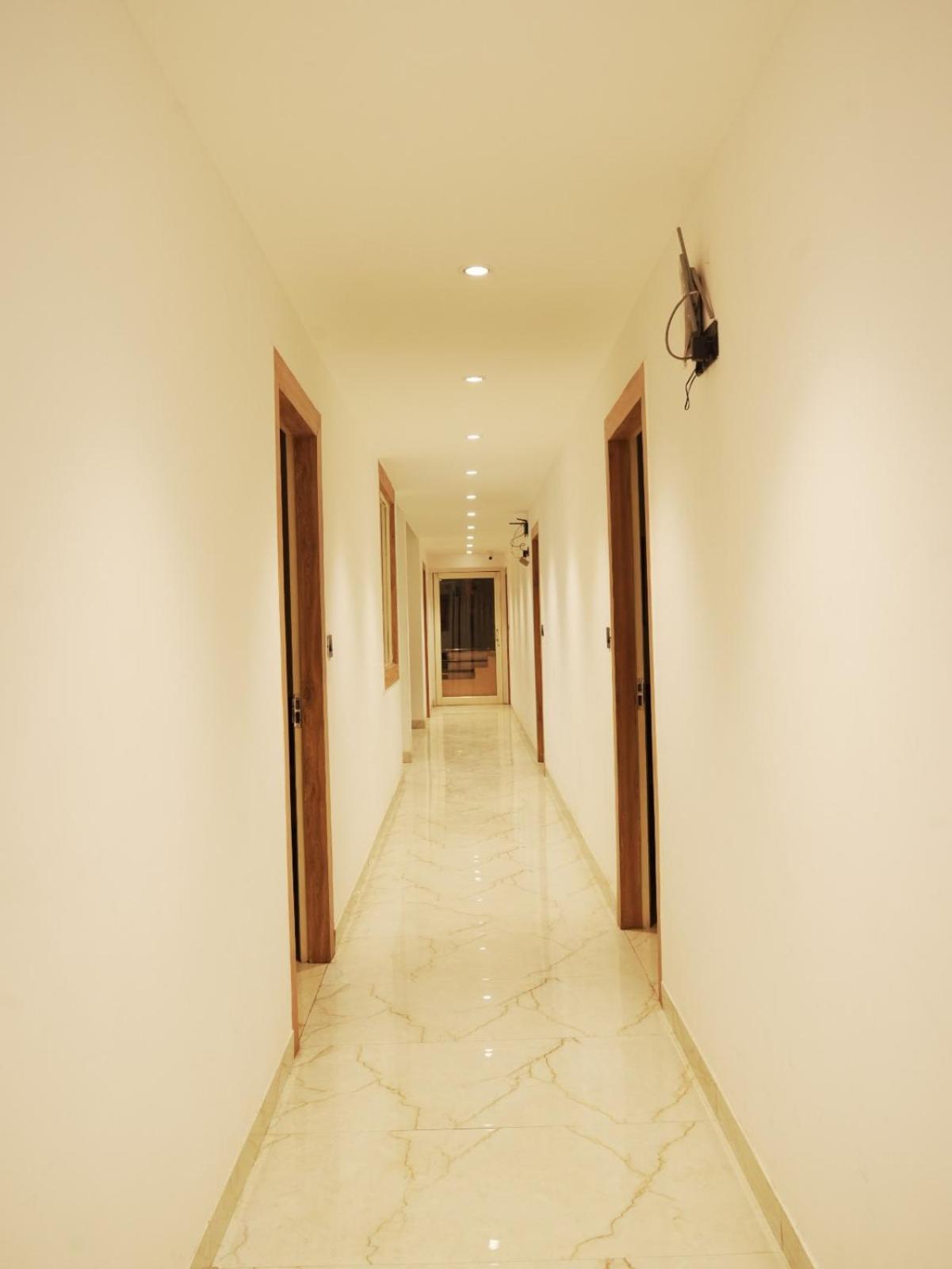 Star Delhi -free Airport Pickup Hotel 4*
