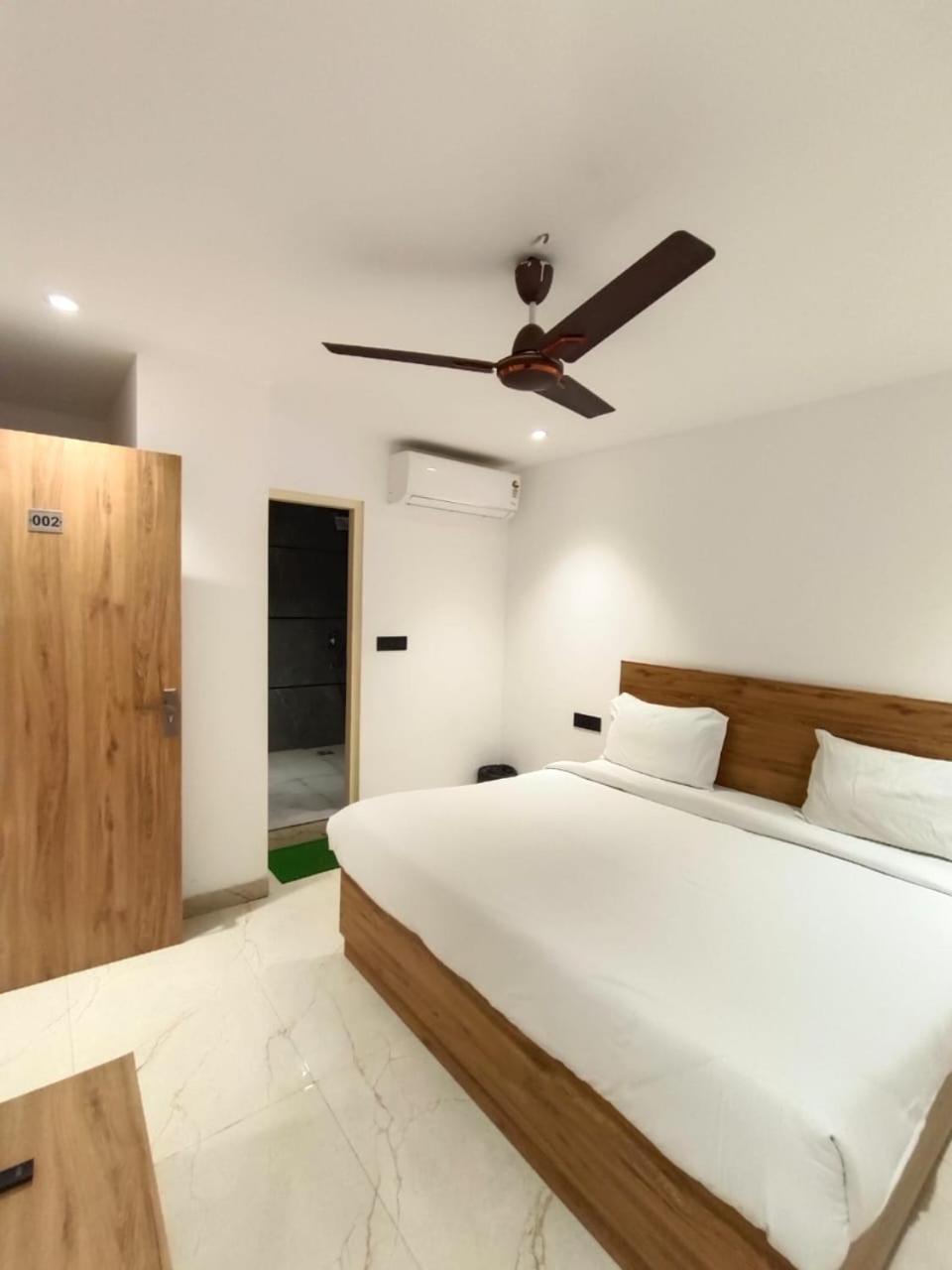Hotel Star Delhi -free Airport Pickup 4*